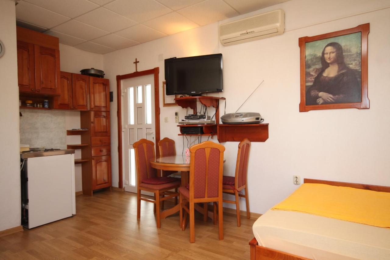 Apartments With A Parking Space Preko, Ugljan - 8224 Exterior photo