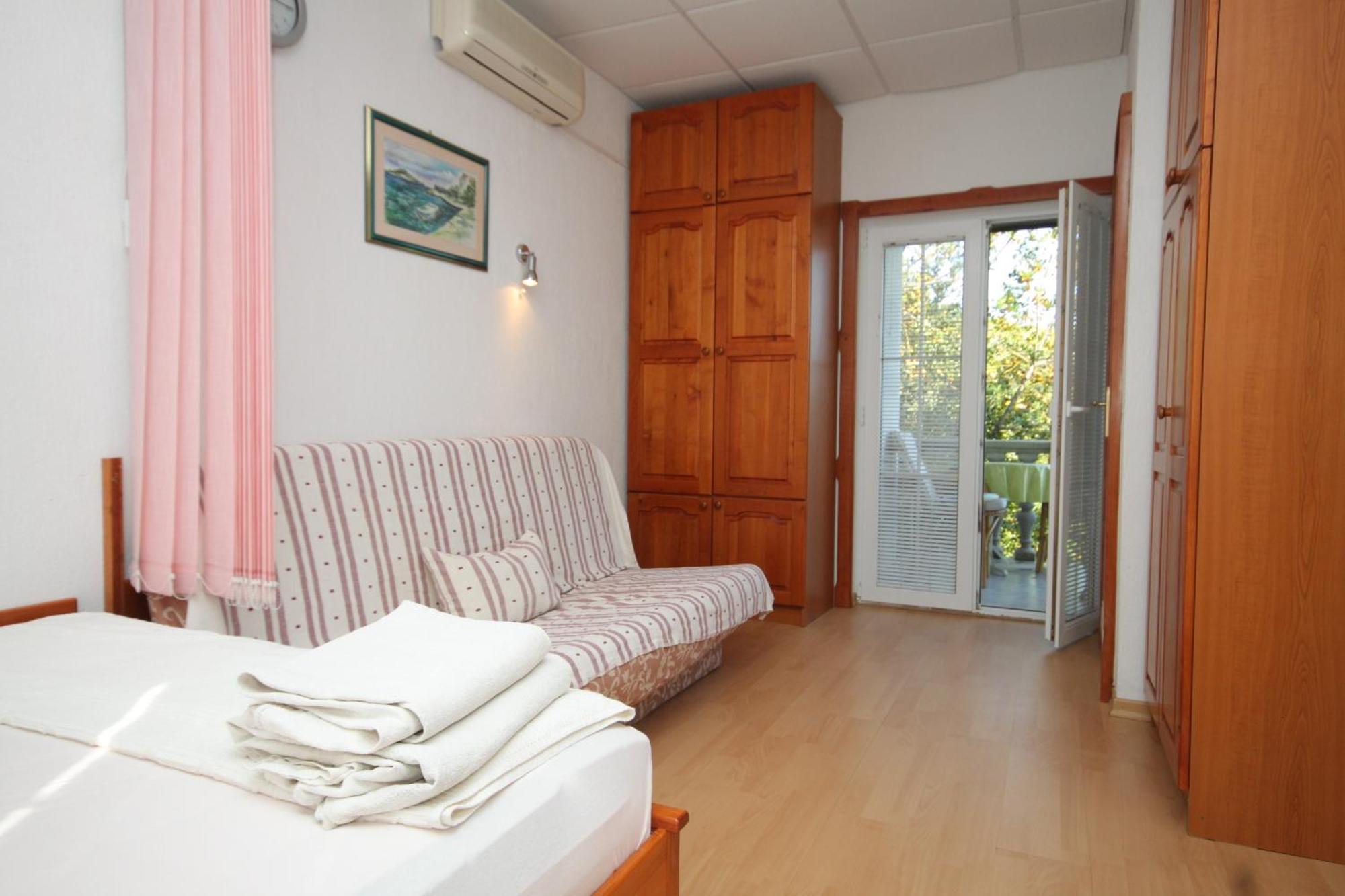 Apartments With A Parking Space Preko, Ugljan - 8224 Room photo